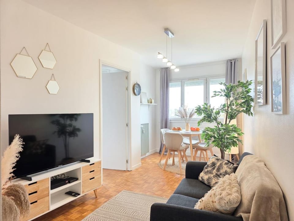 Le Cornouaille - Central, Élégant & 5m Gare Apartment in Brittany