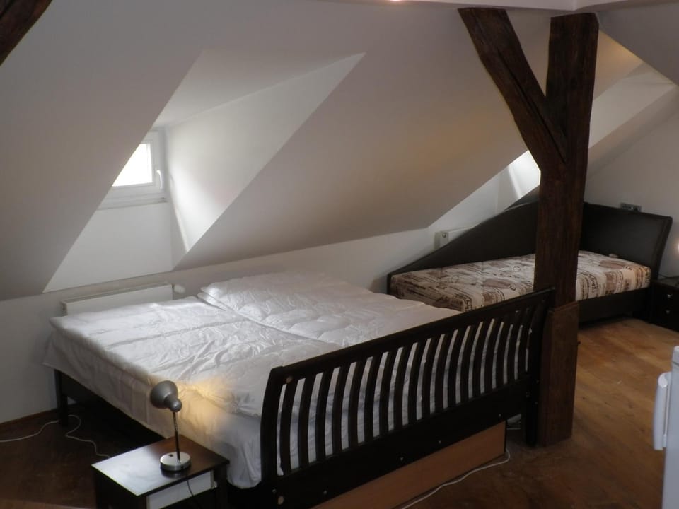 Bed, Living room, Seating area, Bedroom, Area and facilities