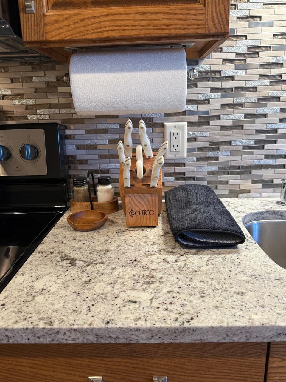 Pet Friendly Fully Furnished 1-Bedroom Oasis Apartment in Wisconsin