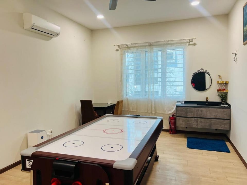 3KM to UTAR Sungai Long Party House 45Pax 20Car Villa in Hulu Langat