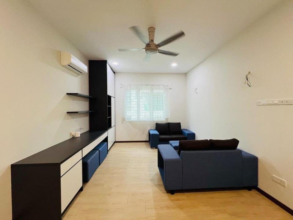 3KM to UTAR Sungai Long Party House 45Pax 20Car Villa in Hulu Langat