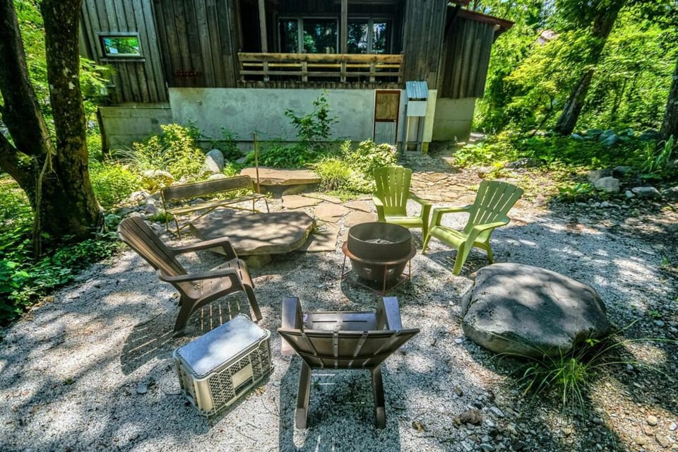 Villa Hibiki, 5 bdrm Spacious Unique Echoland Villa in Hakuba
