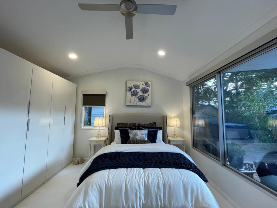 Bed, Photo of the whole room