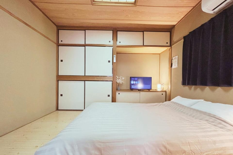 Bed, Photo of the whole room, air conditioner