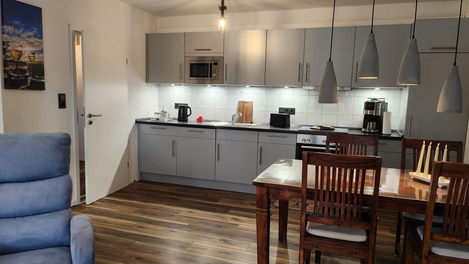 Property building, Kitchen or kitchenette, Breakfast, stove, stove, towels, towels, kitchen, kitchen