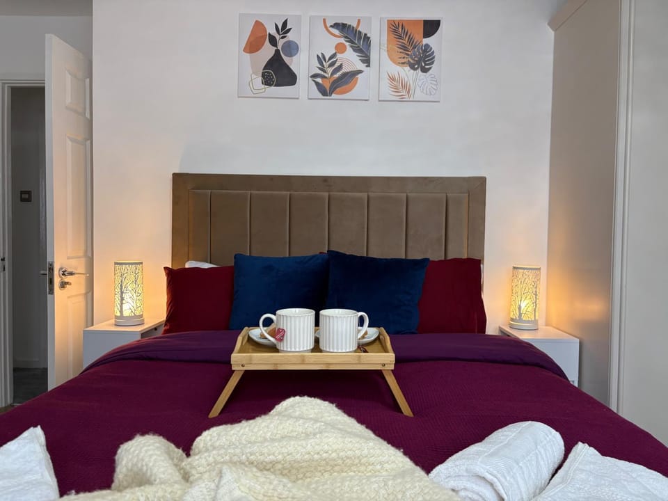 Modern and Spacious 3 Bed retreat - Bracknell House in Bracknell