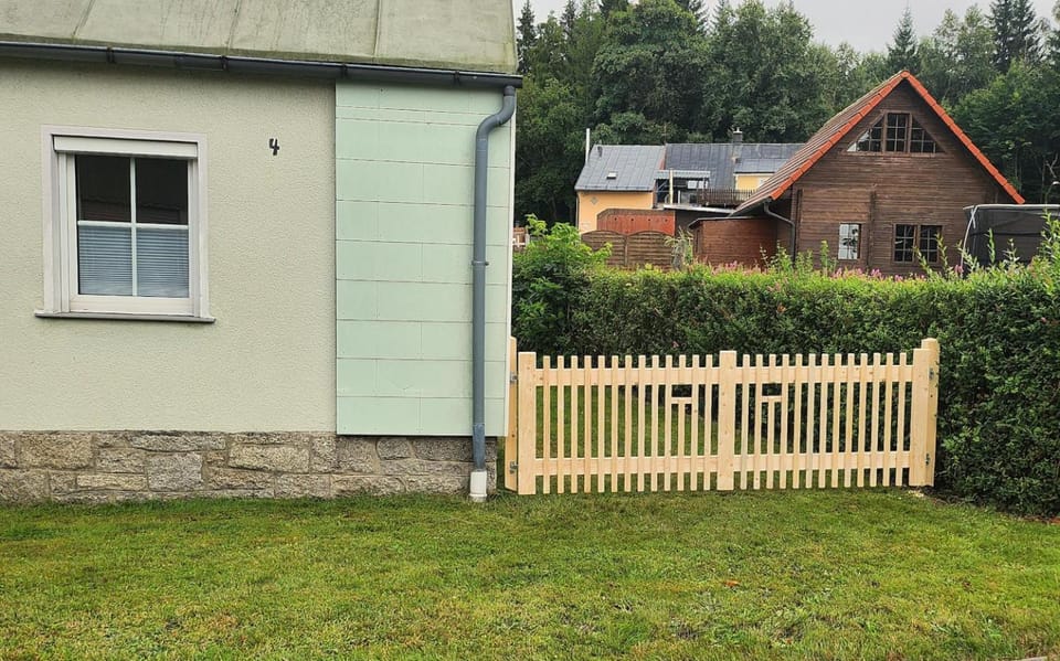 Property building, Garden, pet friendly