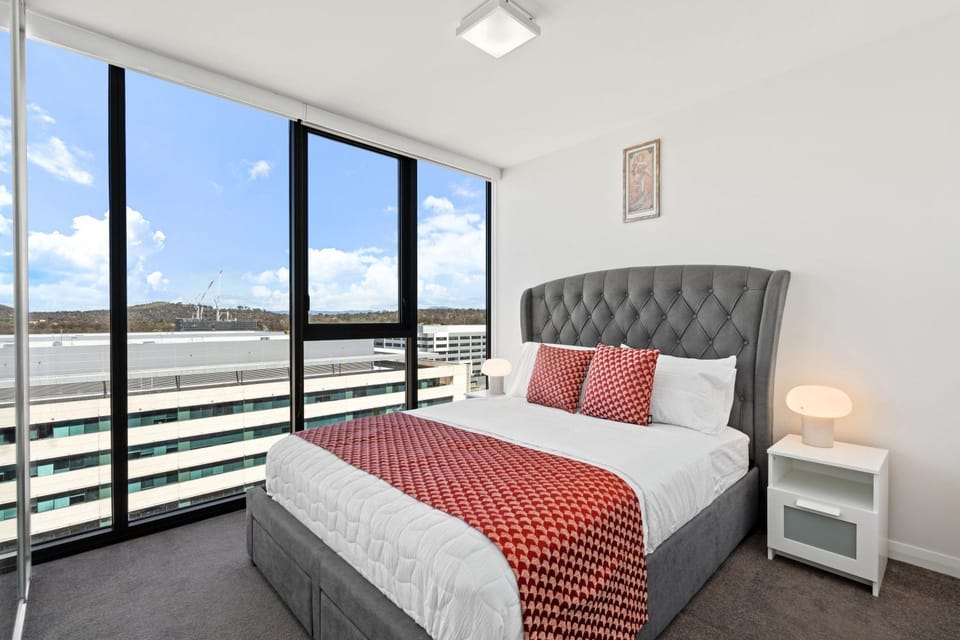 3BR 3BA Next to Mall & Govt Hub with Pool and Gym Apartment in Canberra