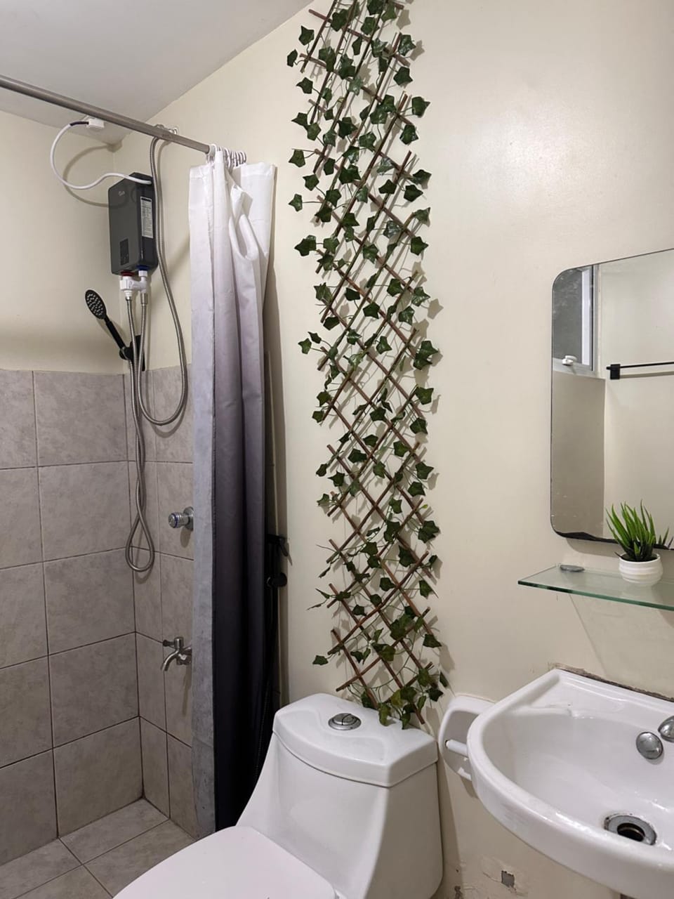 Amaia Altaraza - The Blue Project Staycation Apartment hotel in Region of Manila