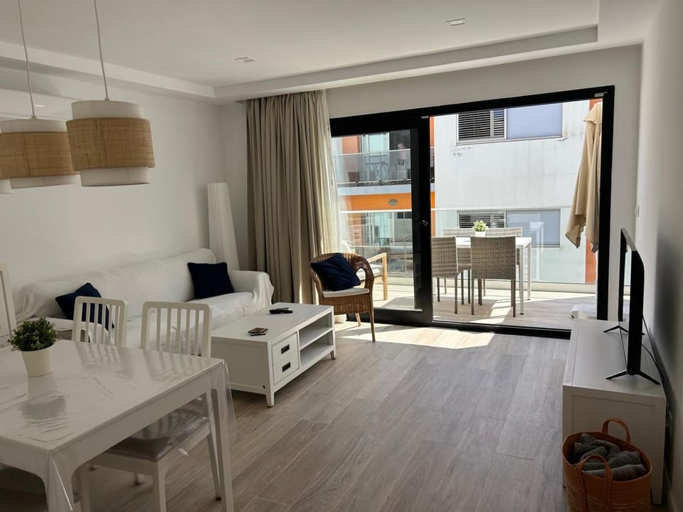 Communal lounge/ TV room, Dining area
