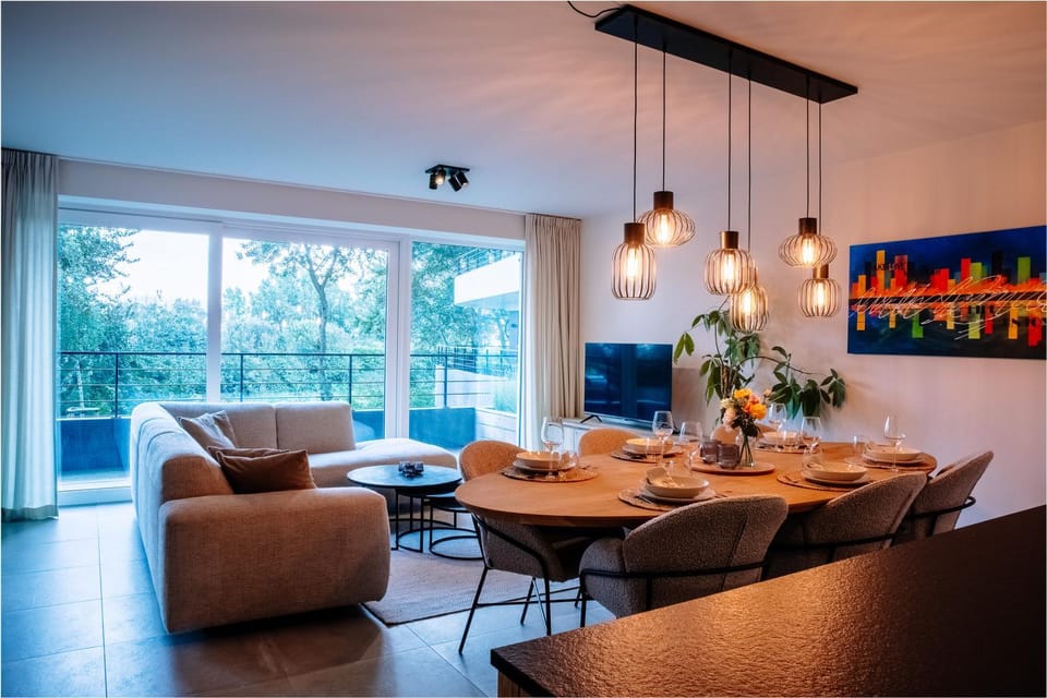 Seating area, Dining area
