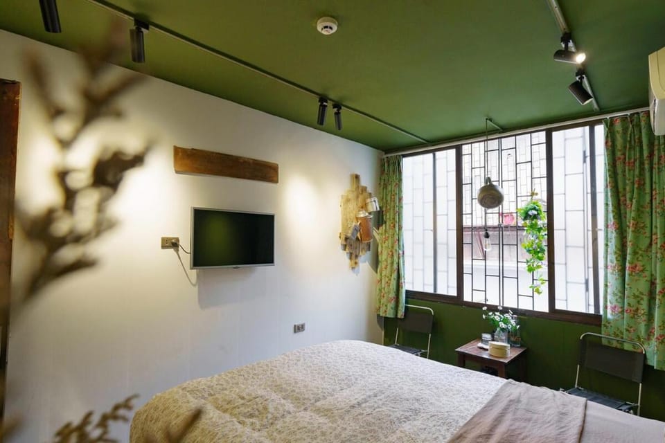 Bed, TV and multimedia, Photo of the whole room, Evening entertainment, Bedroom