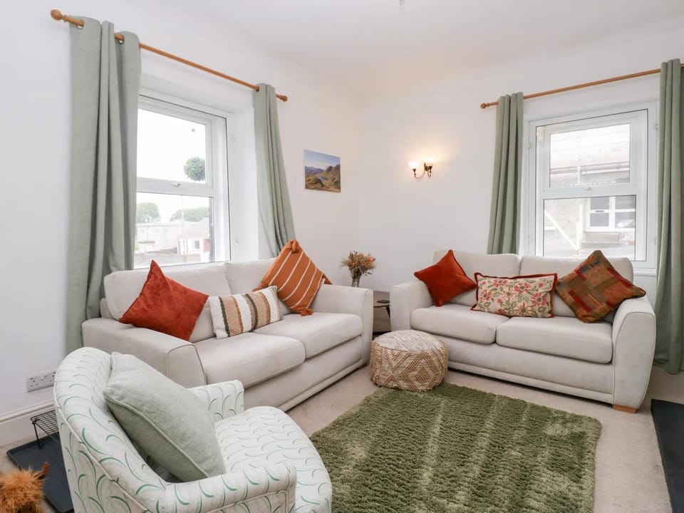 Communal lounge/ TV room, Living room, Seating area