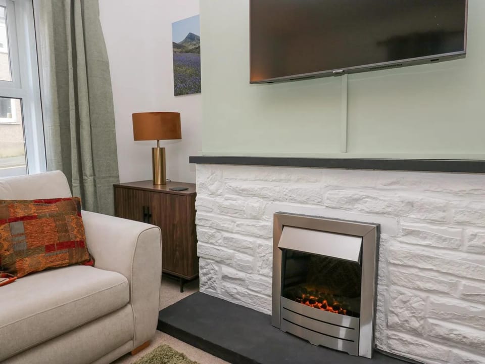Living room, fireplace, fireplace
