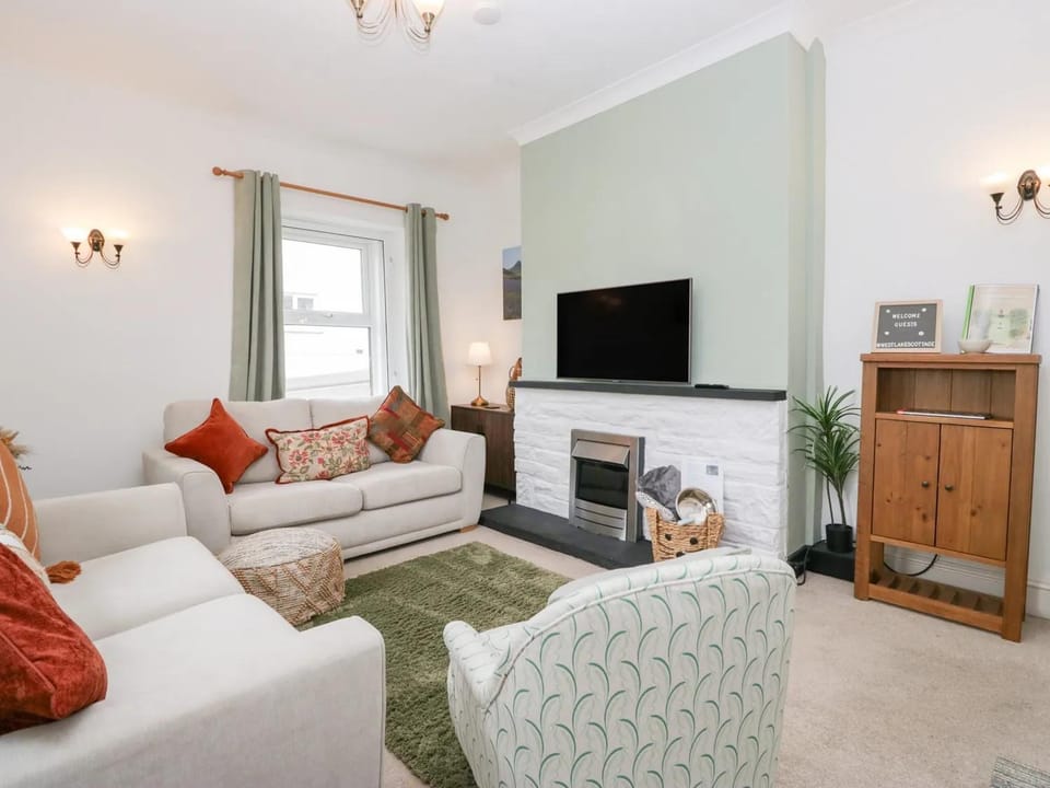 Communal lounge/ TV room, TV and multimedia, Living room, Seating area