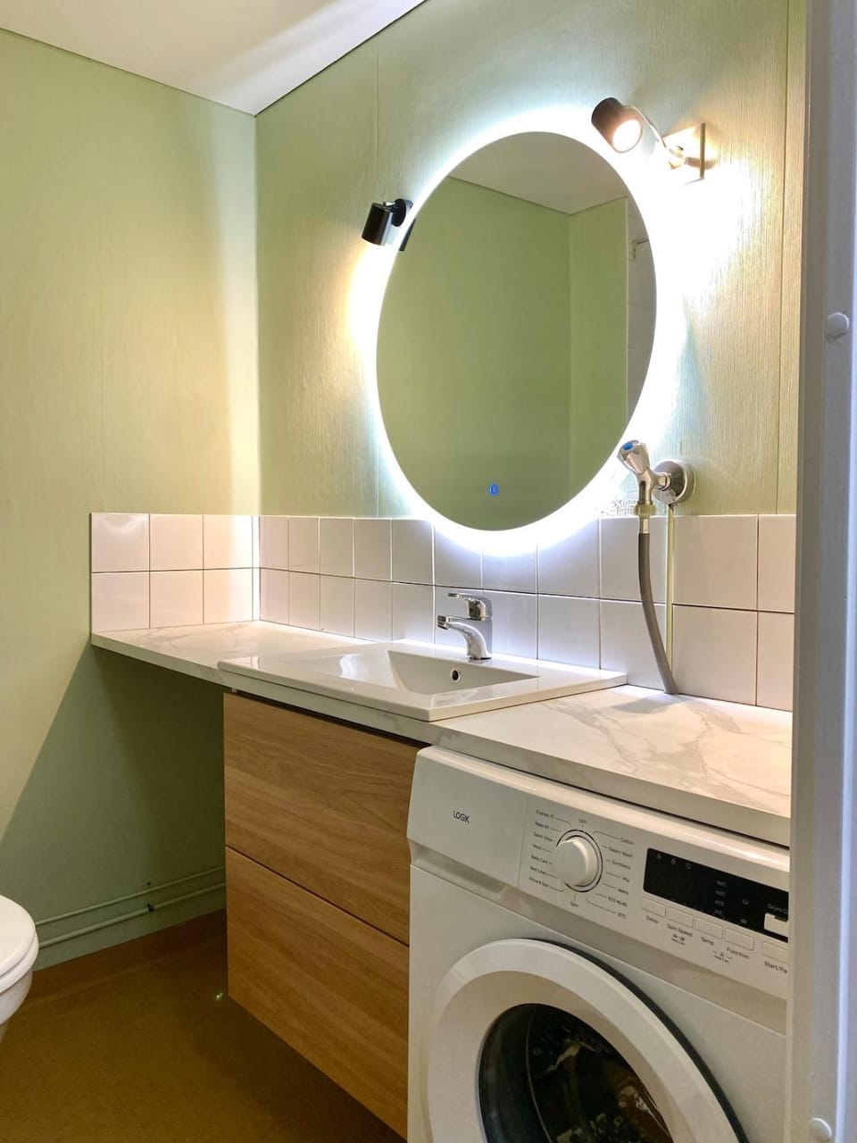 Ellis Seaside Suite Apartment in Helsinki