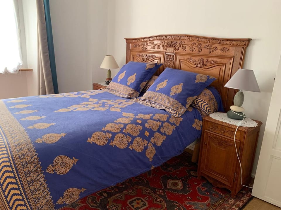 Bed, Night, Photo of the whole room, Bedroom