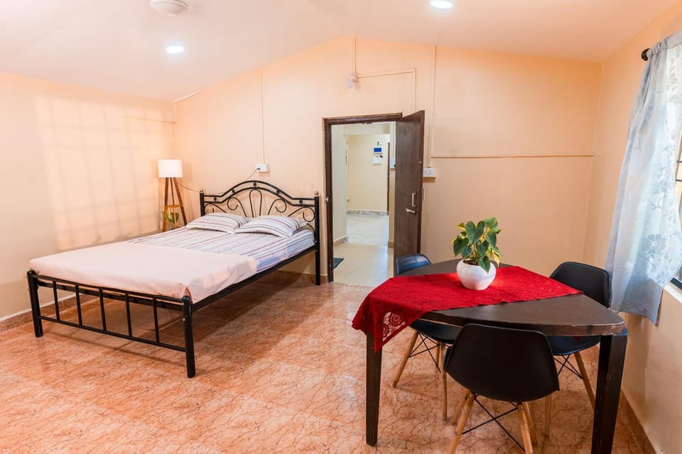 Bed, Photo of the whole room, Dining area, Bedroom