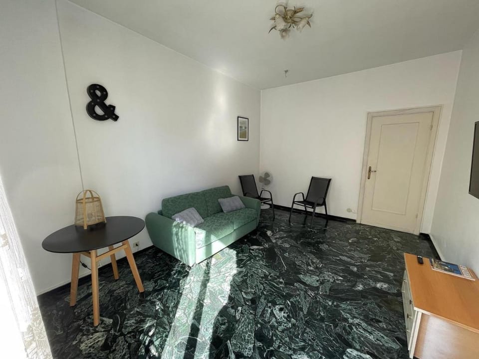 Cruise Lodge Vista Mare Apartment in Genoa