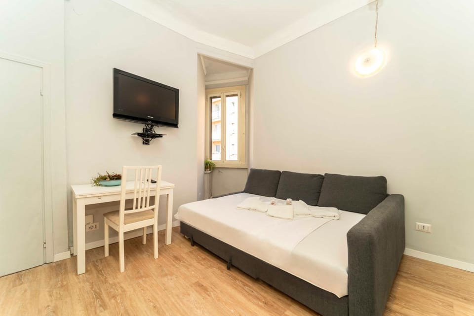 Bed, TV and multimedia, Photo of the whole room, Bedroom