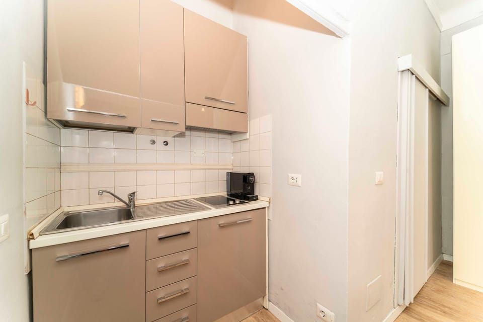 Kitchen or kitchenette, oven, stove