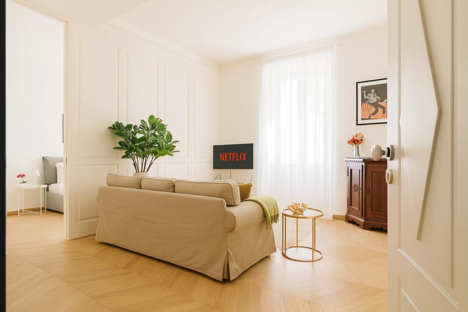 Communal lounge/ TV room, TV and multimedia, Seating area