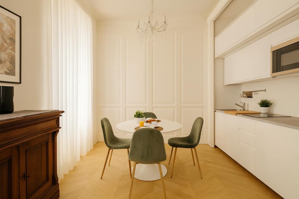 TV and multimedia, Kitchen or kitchenette, Living room, Decorative detail, Seating area, Dining area, Breakfast, kitchen