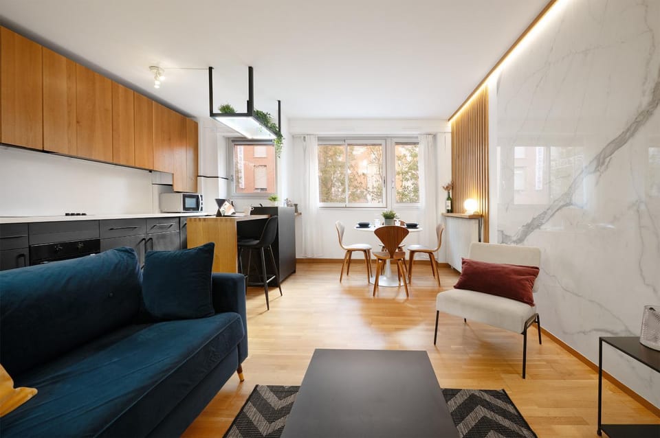 Kitchen or kitchenette, Living room, Seating area, Dining area