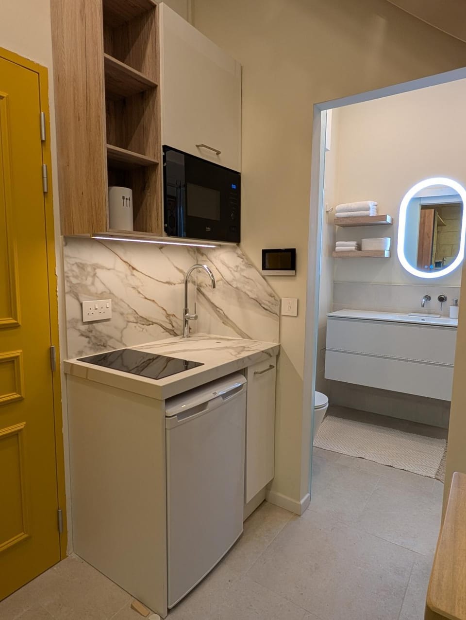 Kitchen or kitchenette