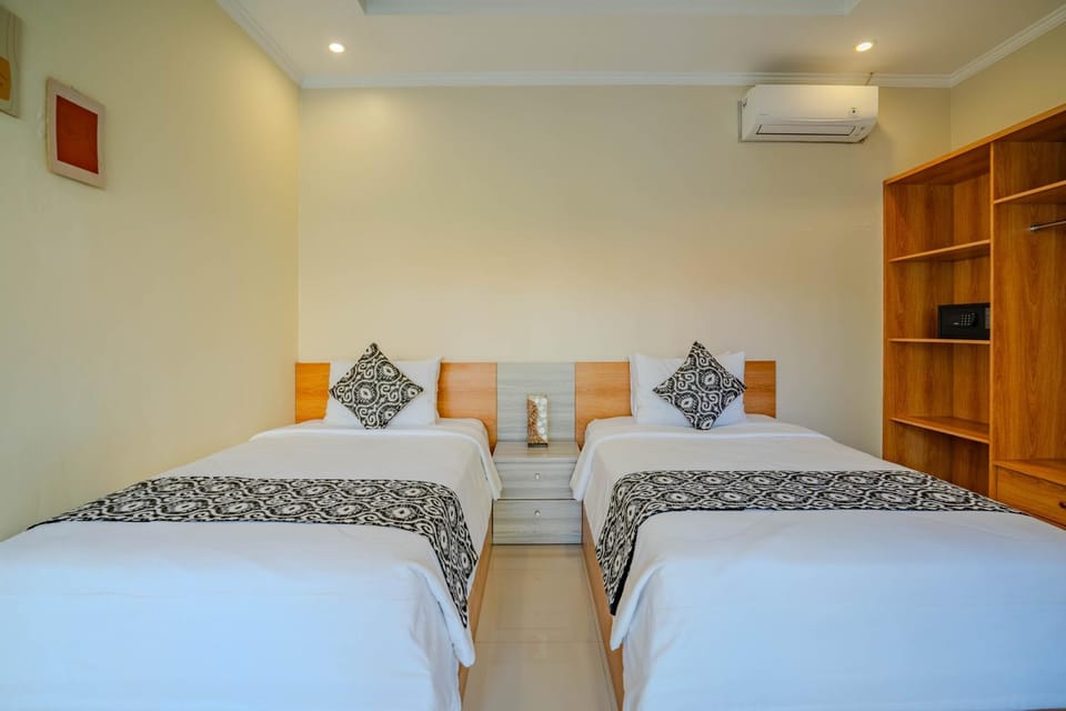 Bed, Photo of the whole room, Bedroom, air conditioner