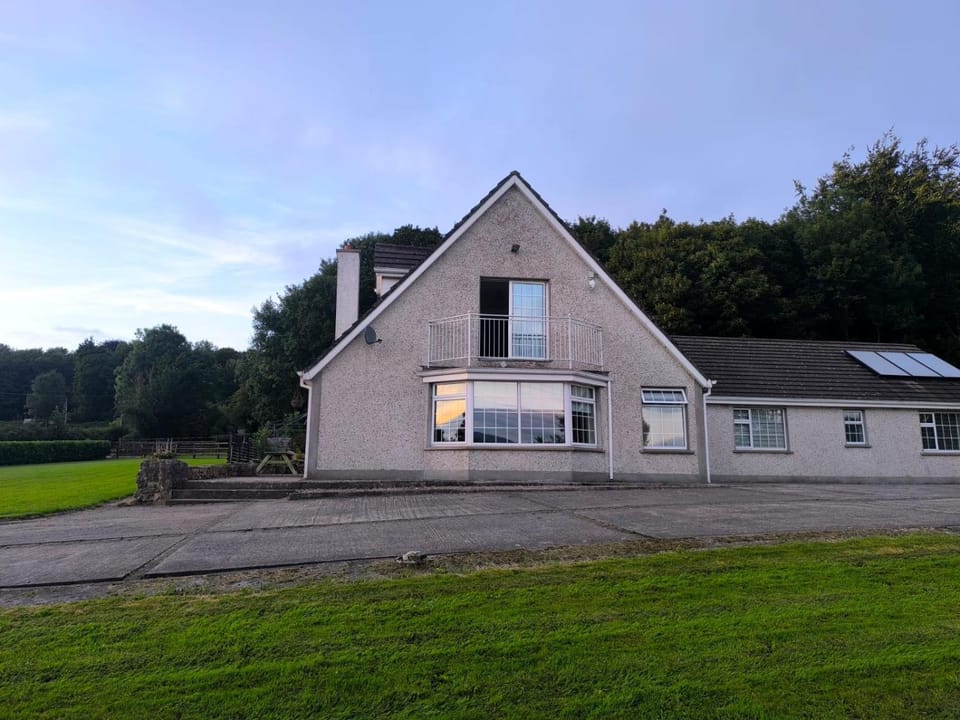 Property building, Natural landscape, Garden, Garden view