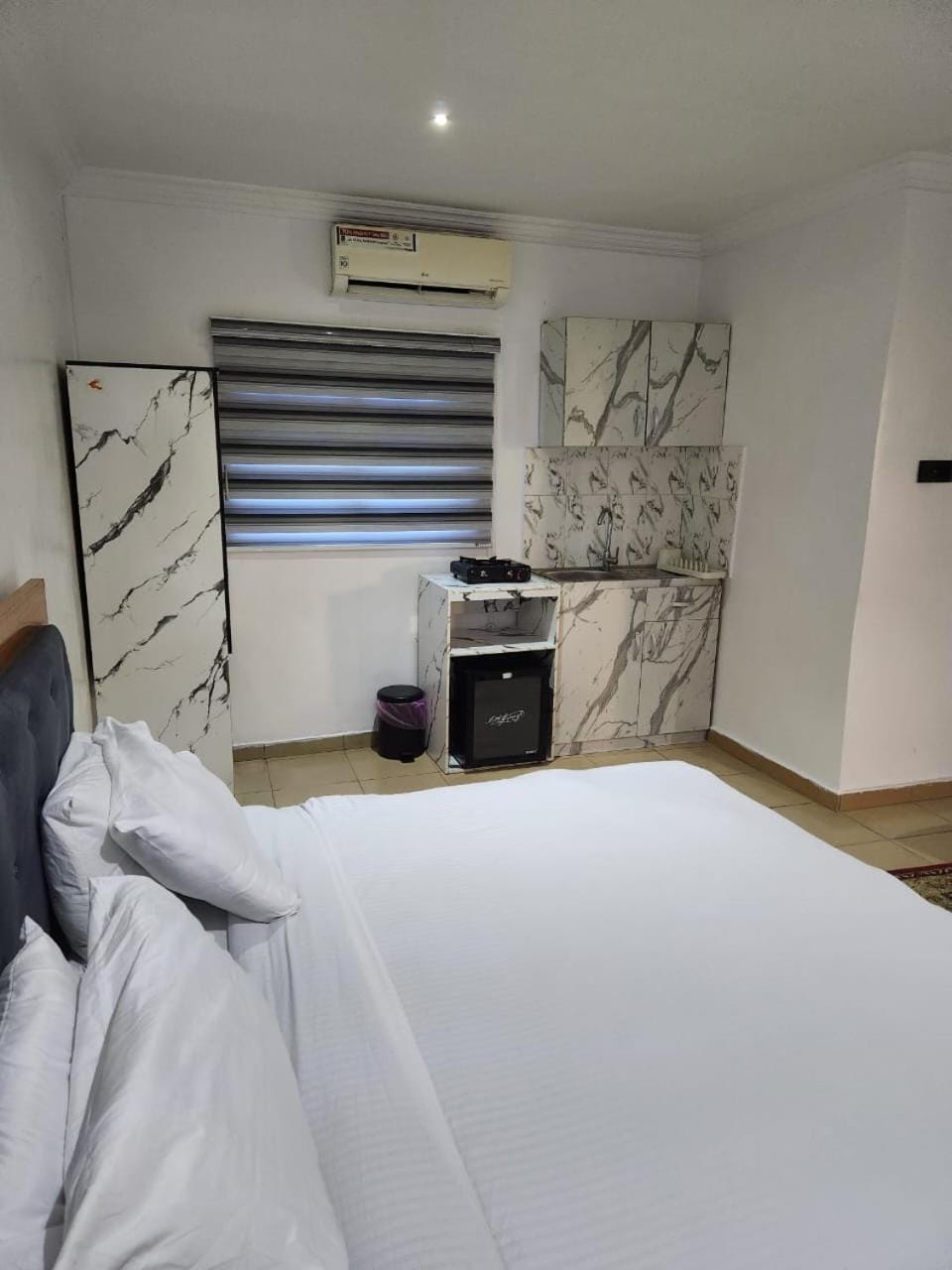 Ogunade Stores Apartment Apartment in Lagos