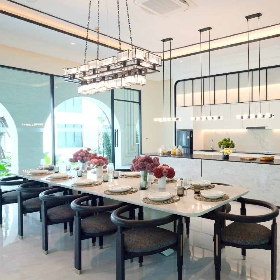 Kitchen or kitchenette, Seating area