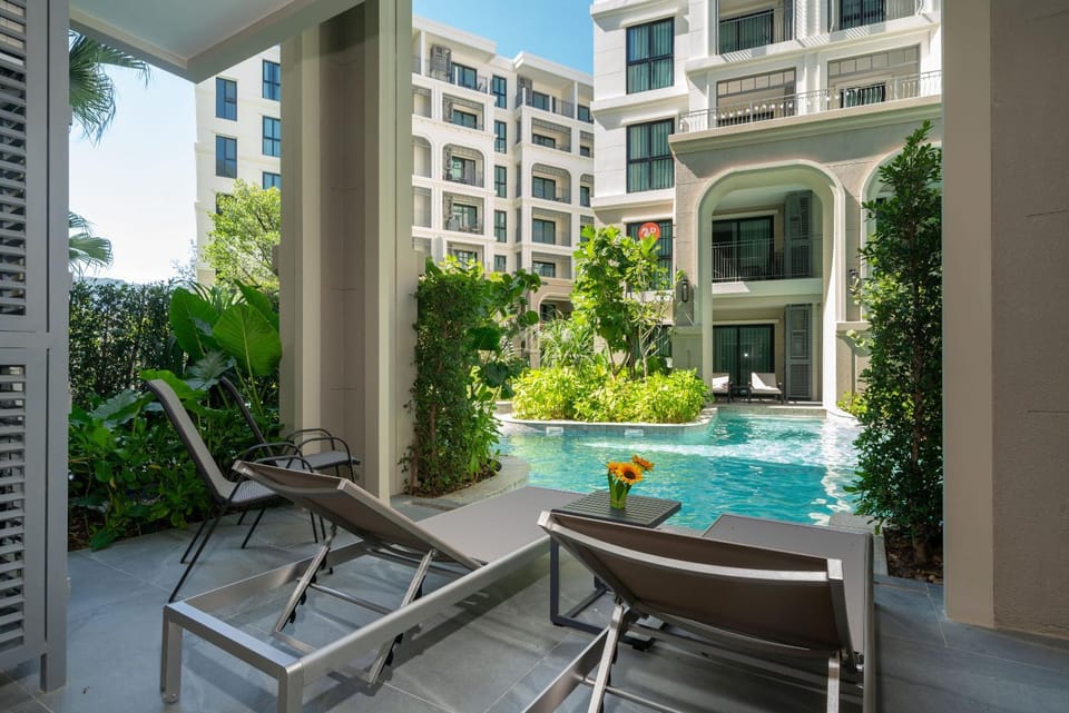 Balcony/Terrace, Pool view, Swimming pool, sunbed