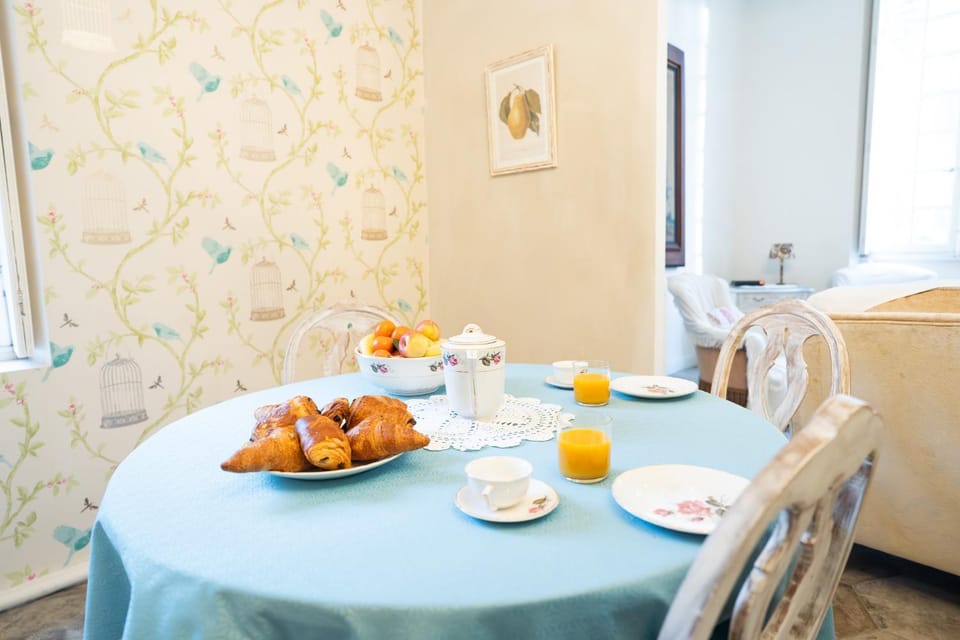 Food and drinks, Dining area, Breakfast