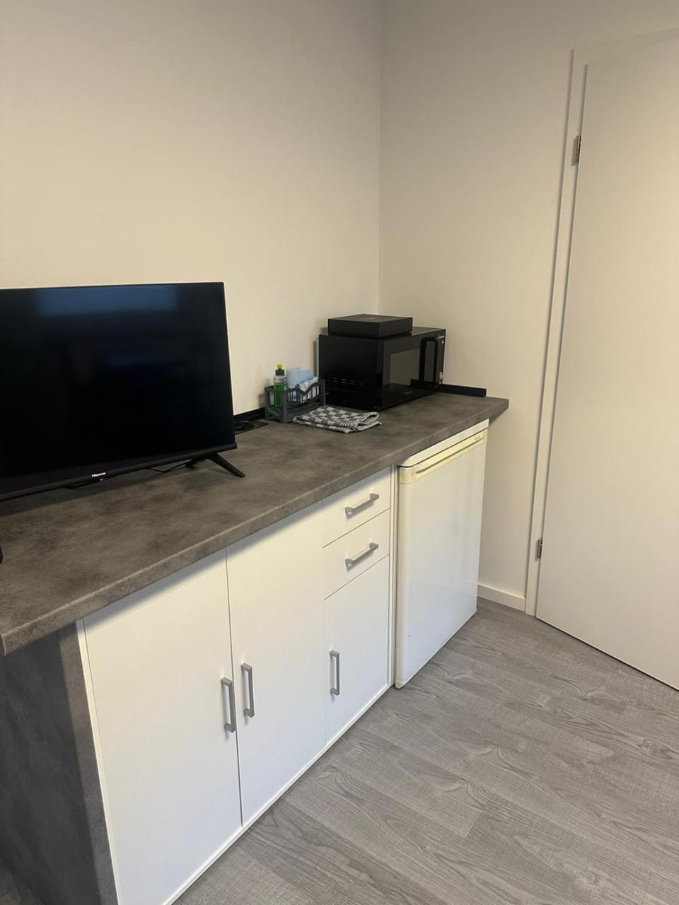 Apartment Hélène mit Doppel- oder 2 Einzelbetten für 2 Personen mit eigenem Eingang -Neubau- Apartment in Baden-Württemberg