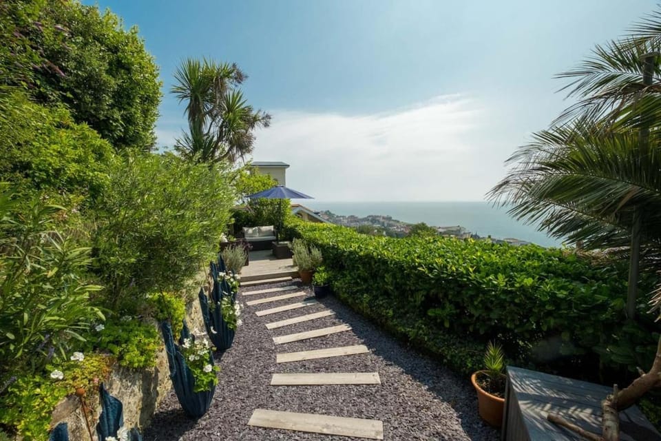 Garden, Sea view