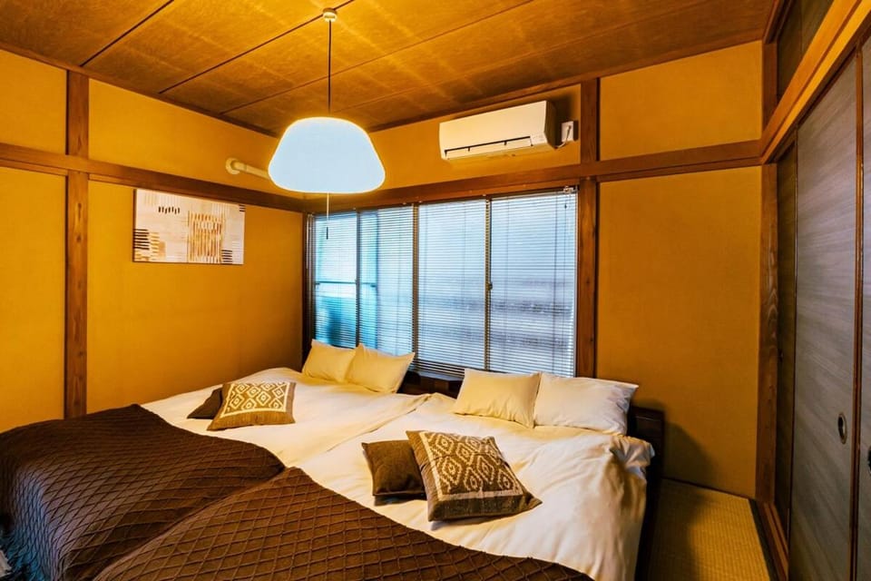 Bed, Bedroom, air conditioner