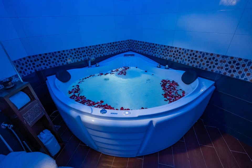 Hot Tub, Bath