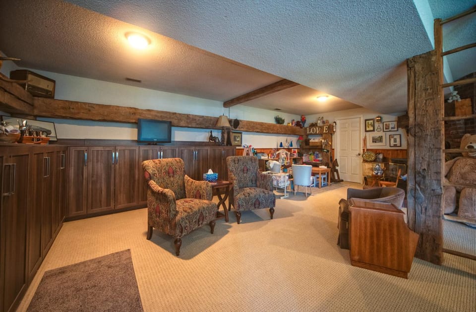 Majestic Maples - Quiet oasis with 2 king beds Apartment in Port Perry