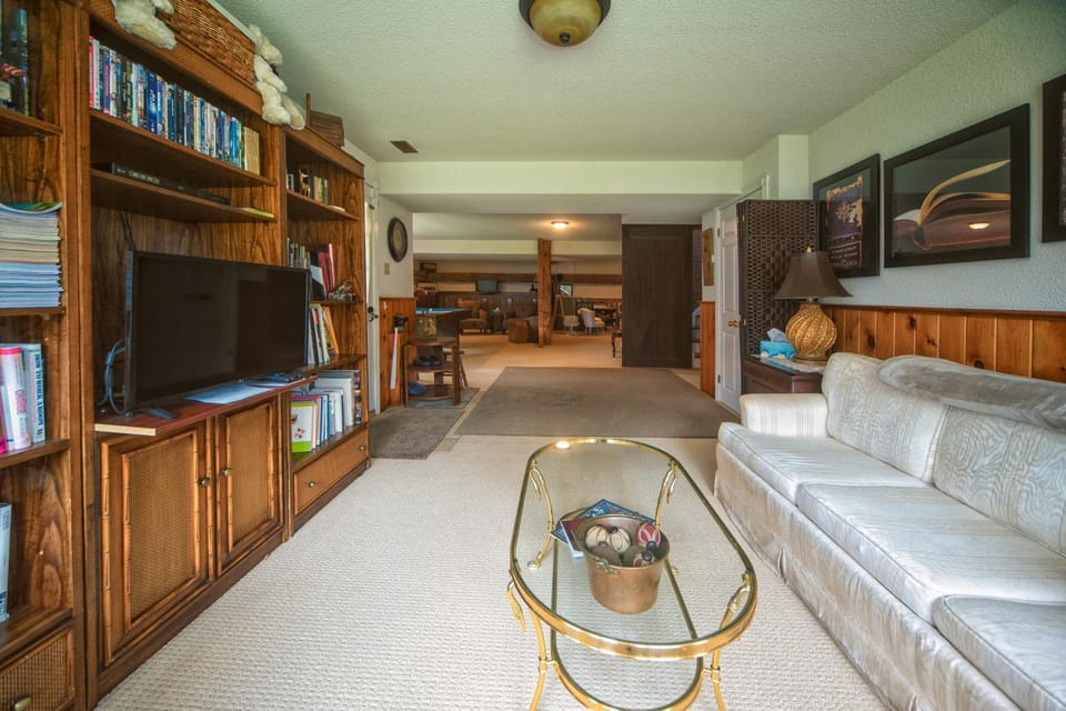 Majestic Maples - Quiet oasis with 2 king beds Apartment in Port Perry