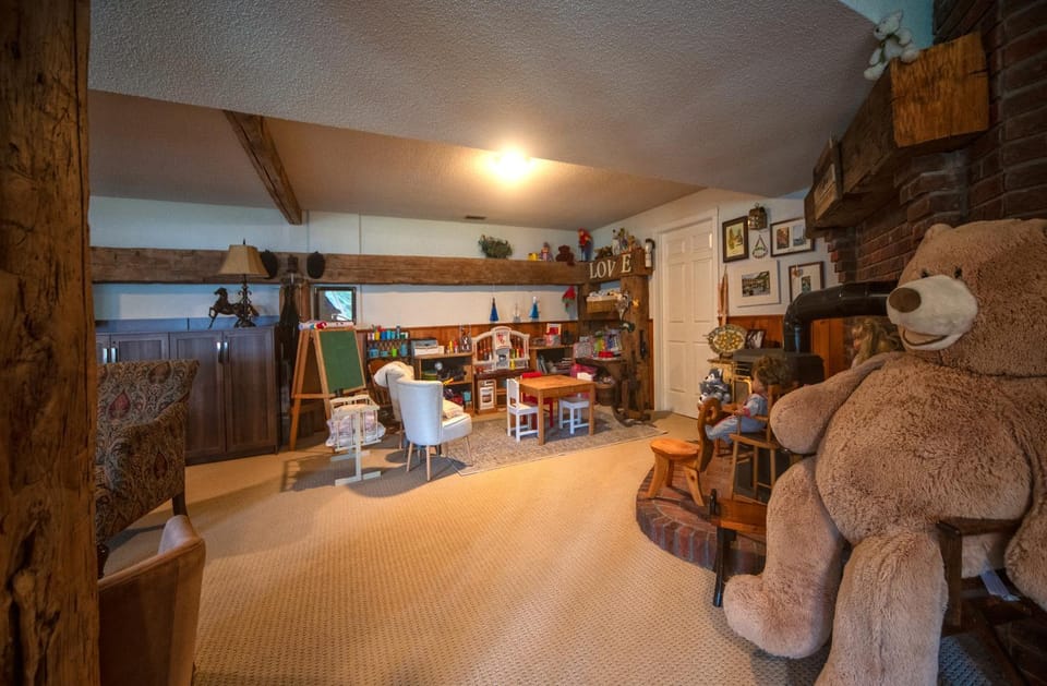 Majestic Maples - Quiet oasis with 2 king beds Apartment in Port Perry
