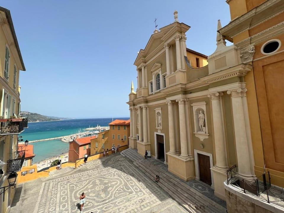 Rêve de vacances Insolite Saint Michel vue mer Apartment in Menton