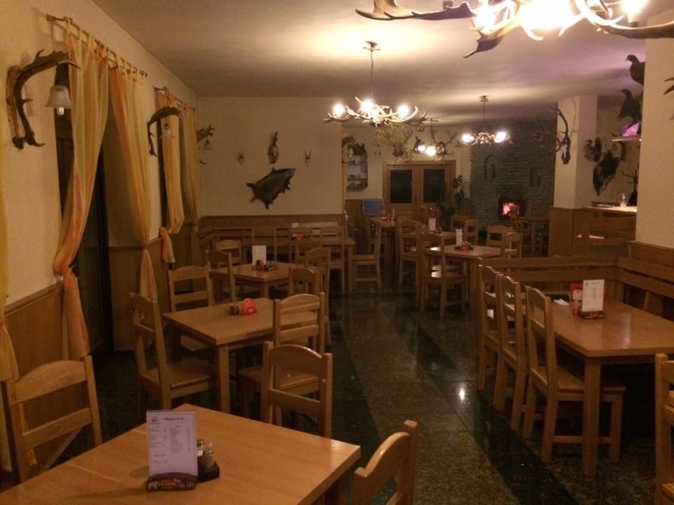 Property building, Restaurant/places to eat, Dining area
