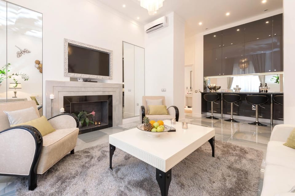 TV and multimedia, Living room, Seating area, air conditioner