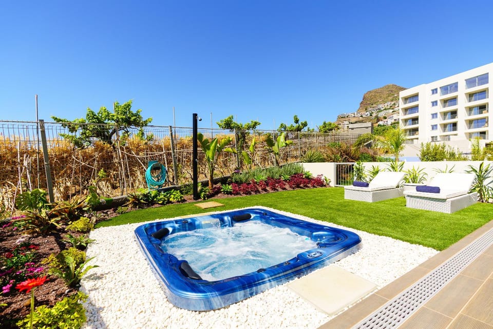 Garden, Hot Tub, Evening entertainment, Garden view, Pool view, Swimming pool, sunbed
