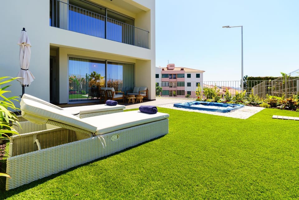 Garden, Garden view, Swimming pool, sunbed