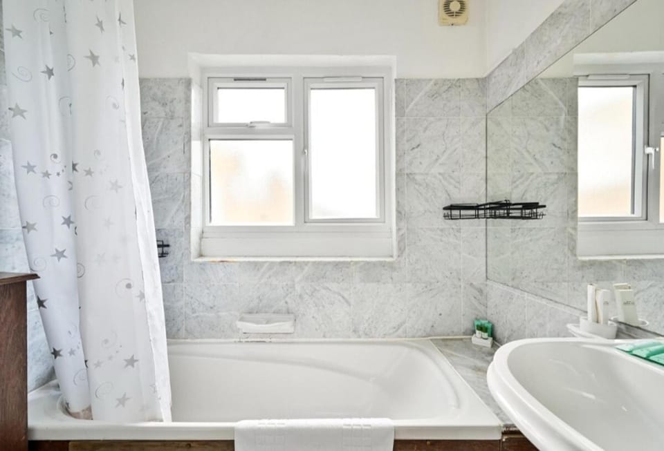 Shower, Bathroom, Bath, towels