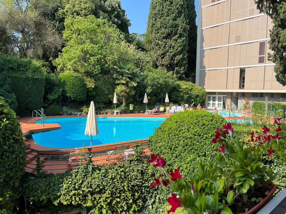 Property building, Spring, Day, Natural landscape, Garden, Garden view, Pool view, Swimming pool, sunbed