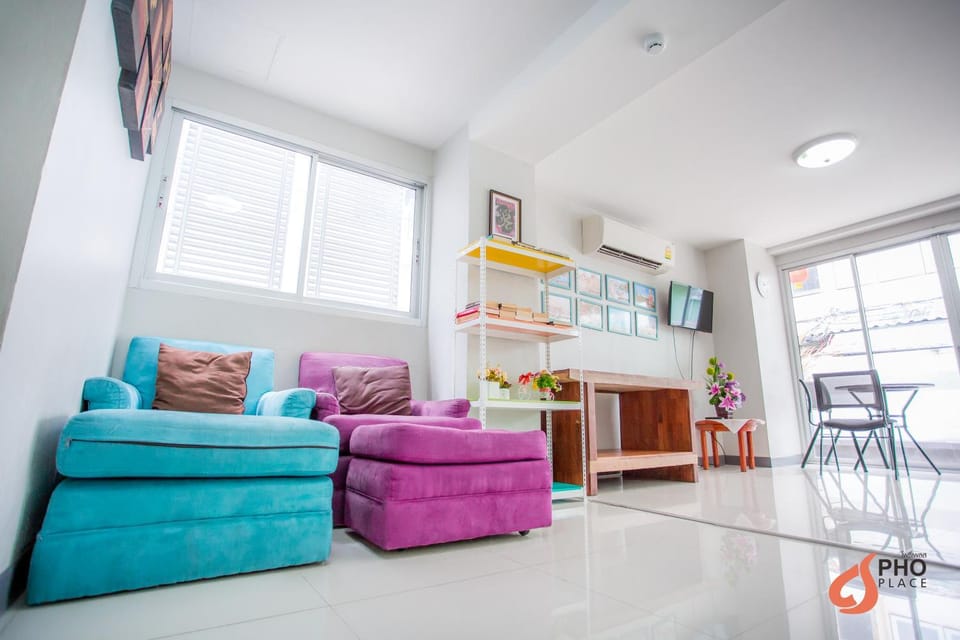 Communal lounge/ TV room